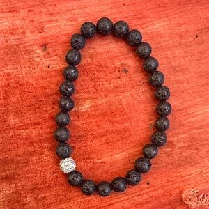 Elegant Black Beaded stretch Bracelet with Silver Accent